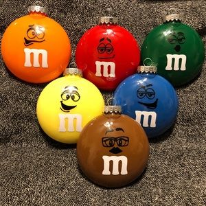 Customized m&m Christmas ornament set